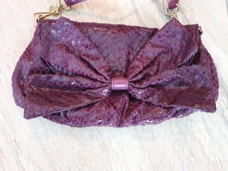 Malá fialová kabelka, 