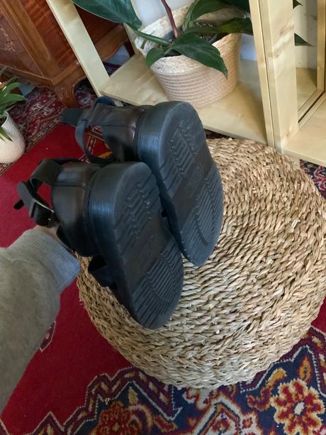 Dr martens sandále vysoké čierne kozenne, 36