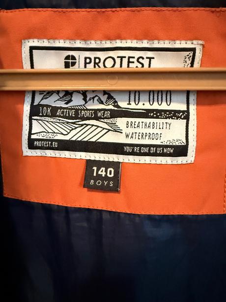 Zimná bunda protest, 140