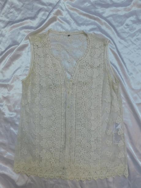 Velmi pekna kvalitna čipkovana bluzka, 42