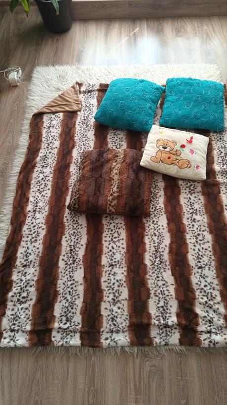 Prehoz s leopardím motívom a 4 vankúše, 
