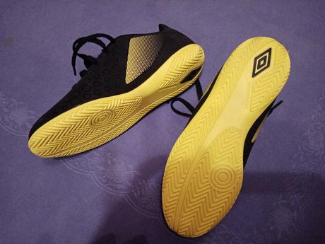 Tenisky halovky, umbro,34