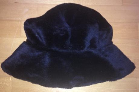 Kožušinový klobúk, 56