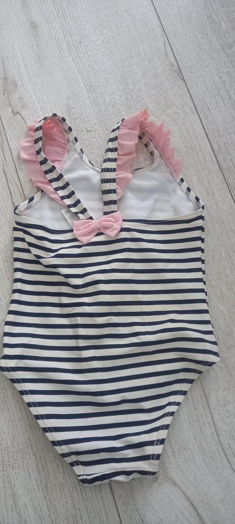 Plavky pre dievčatko, 104