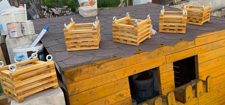 Drevený závesný kvetináč, 