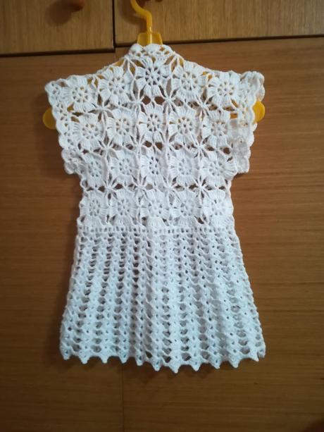 Detská háčkovaná vestička 11, <50