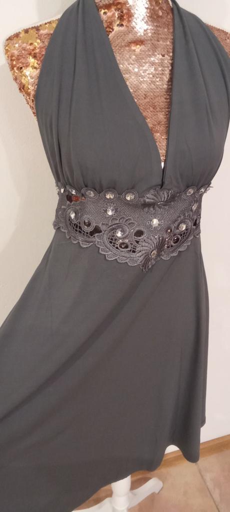 Krásne šaty s krajkou, m