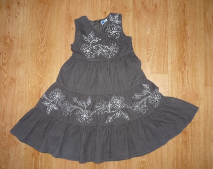 Mencestrove s vysivkou, 128