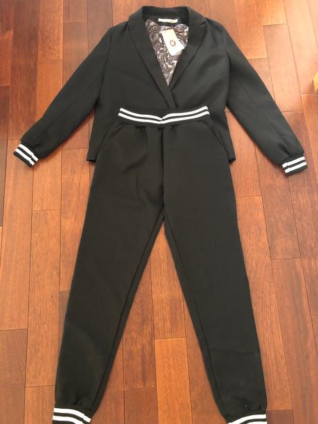 Nohavicovy kostym, m / s