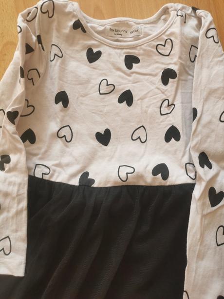 Saticky s dlhym rukavom a tylovou suknou, 104