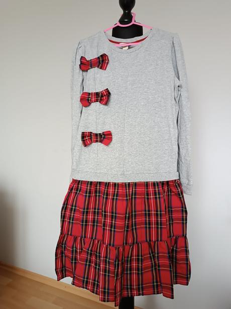 Kárované šaty, 146