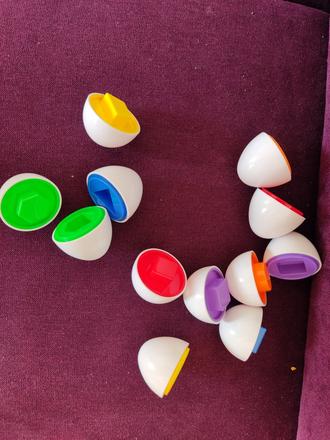 Montessori vajicka tvary a farby, 