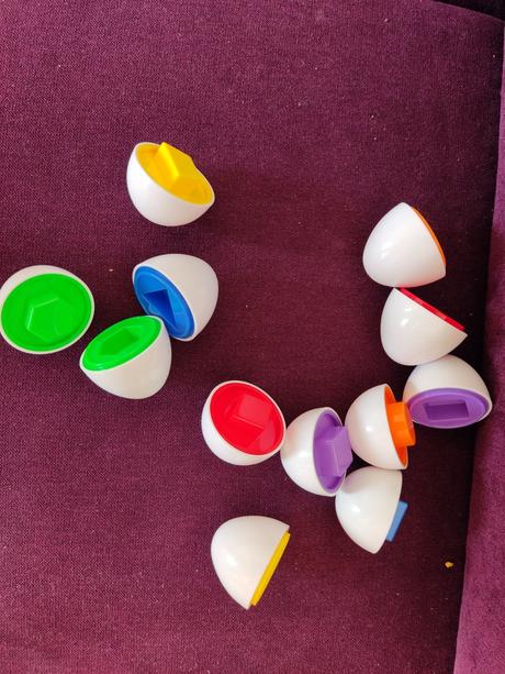 Montessori vajicka tvary a farby, 