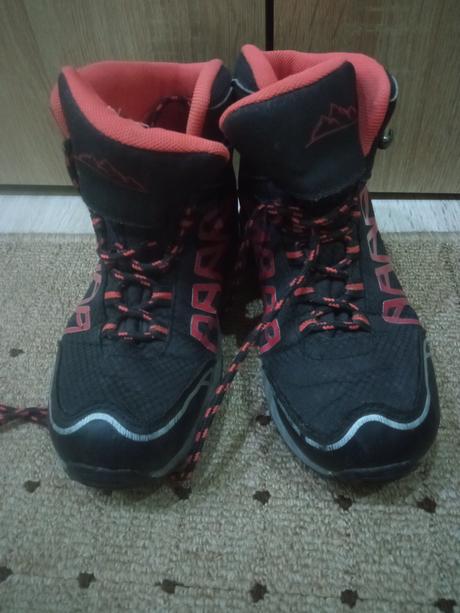 Turistické vodeodolné vyššie topánky, 34