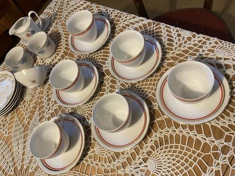 Porcelánové šálky podšálky rozne na dopoužívanie, 