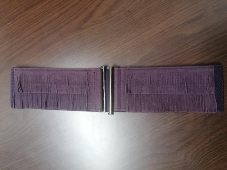 Opasok na gumu so strapcami, 