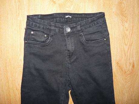 Skinny s vysokým pásom, 26