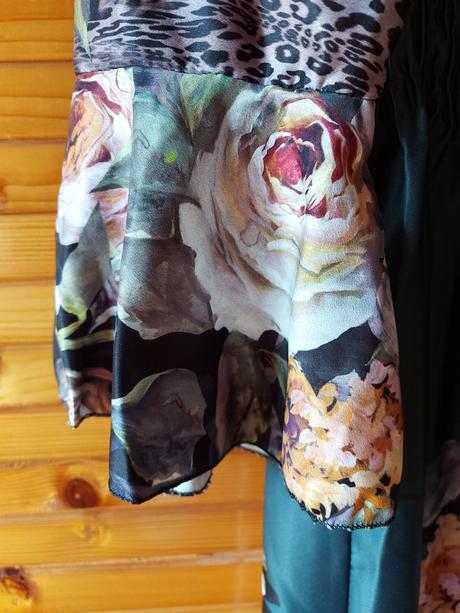 Krásne zelené šaty s kvetmi, s