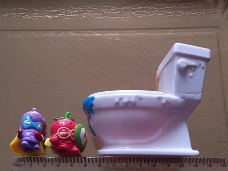 Záchod a 2x záchodová postavička, 