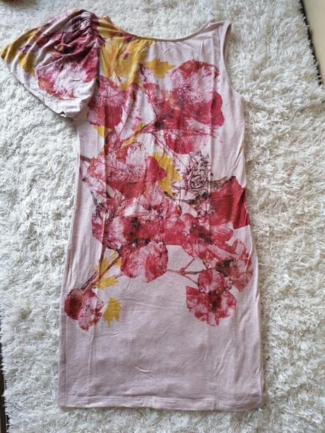 Zaujímavé šaty, m