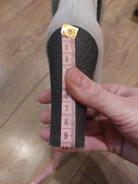 Kotnikove čižmy, 37