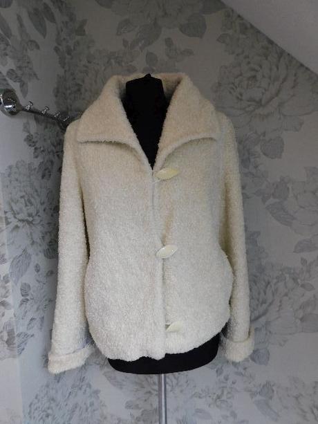 Pekny kratky kabatik, 40