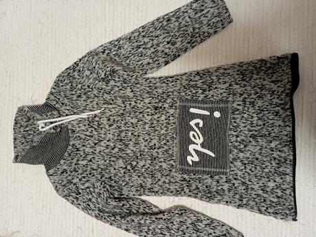 Predĺžený svetrík, 152