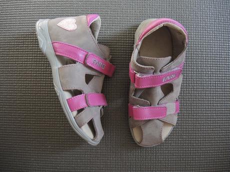 Sandále so srdiečkom, fare,30