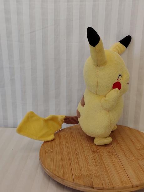 Zberateľsk plyšák pikachu tomy nintendo retro 2017,