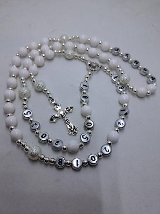 Ruženec s menom a dátumom e237,