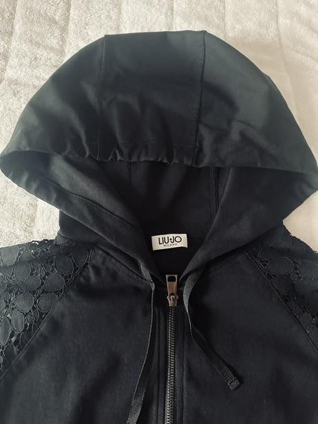 Čierna mikina na zips s volánikmi zn. liu jo, liu jo,l / m