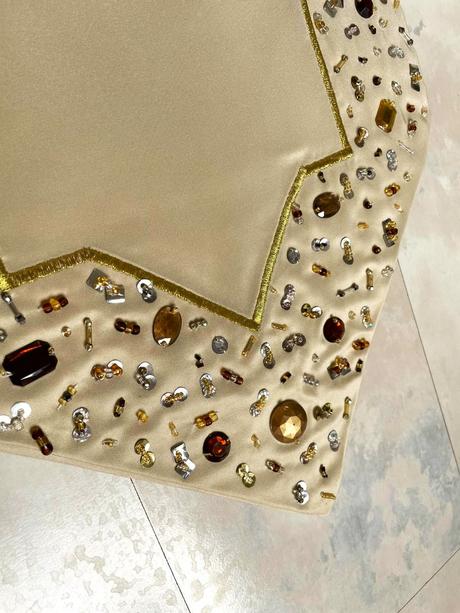 Luxusný obrus s kamienkami, 