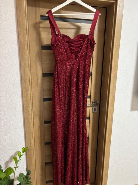 Trblietavé šaty, s