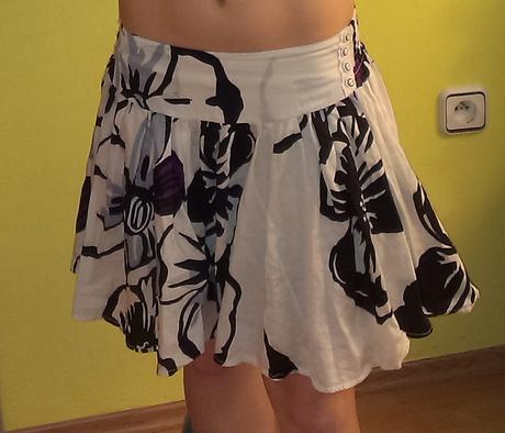 Kvietkovaná sukňa, s