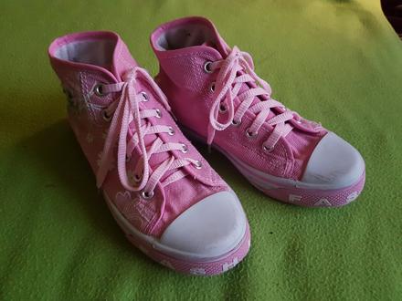 Vyššie dievčenské tenisky, 34