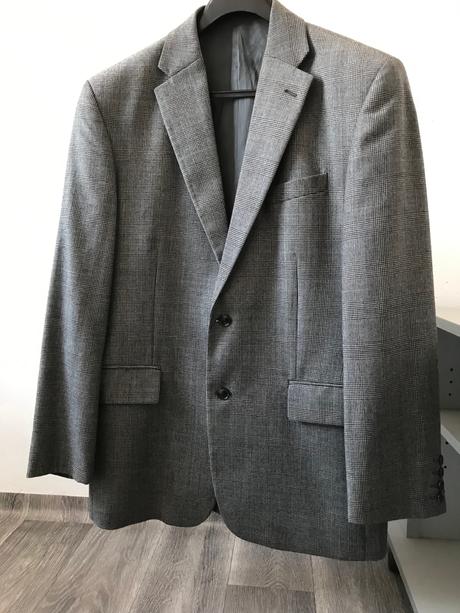 Oblek s jemným vzorom, 52