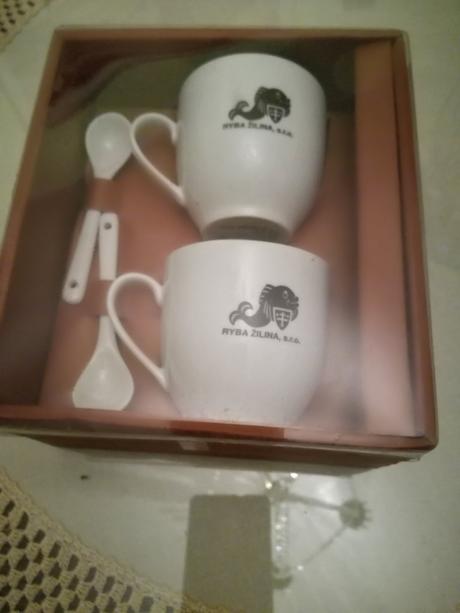 2x kávová šálka + lyžička,