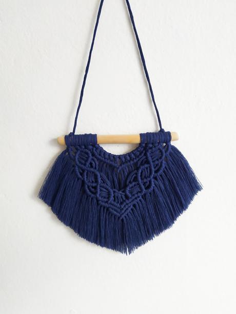 Macrame závesná dekorácia modrá, 