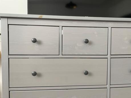 Sivá komoda hemnes, 