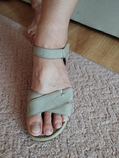 Ponúkam zachovalé kožené sandále 41, baťa,41
