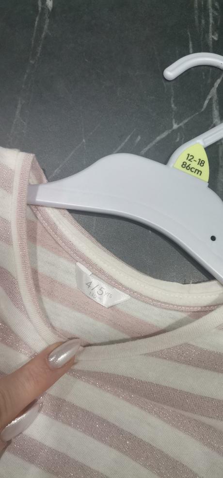 Krásne trblietavé šaty, 110