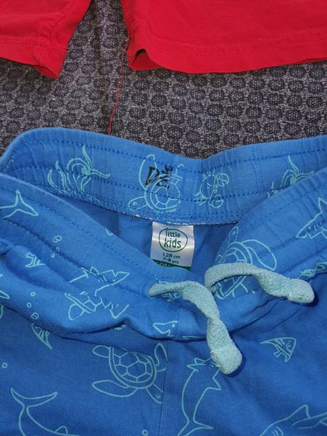 2x šortky po 1 eur ks 118, 128