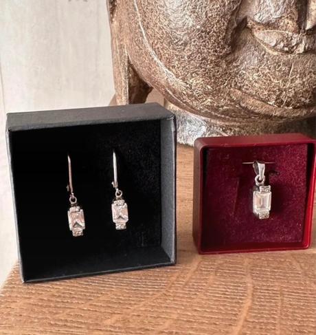 Krasny strieborny set s kristalmi, 