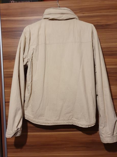 Teplá bunda, gate,l