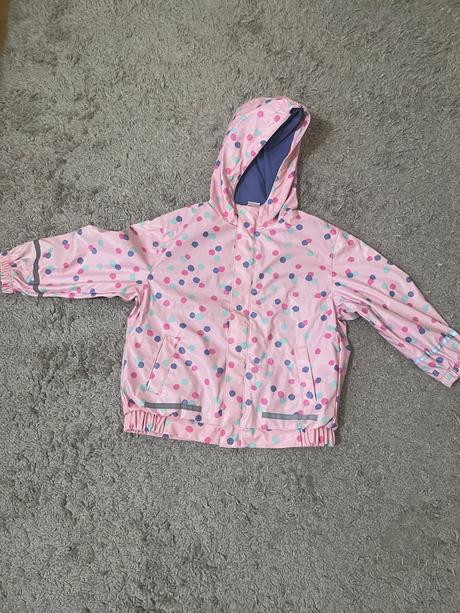 Nepremokavá bunda do dažďa, 104