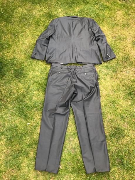 Pánsky čierny oblek, 58