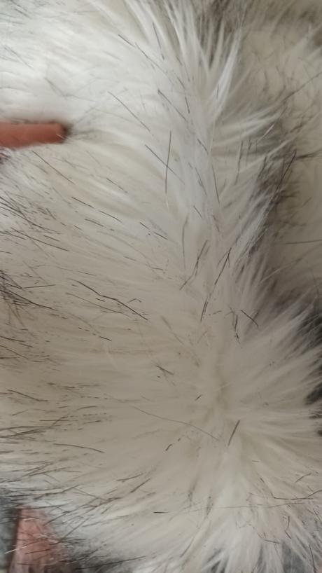 Nádherný luxusný kabátik s kožušinkou, 92