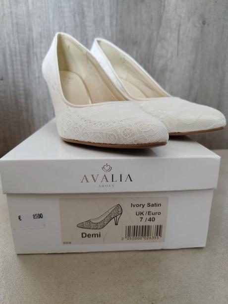 Svadobné lodičky, 40