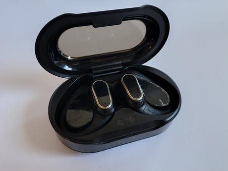 Q76 sports earhook, 