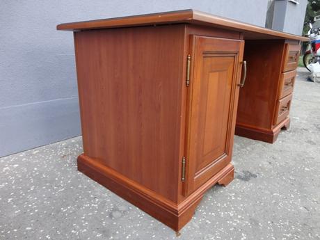 Kancelársky drevený stôl, 